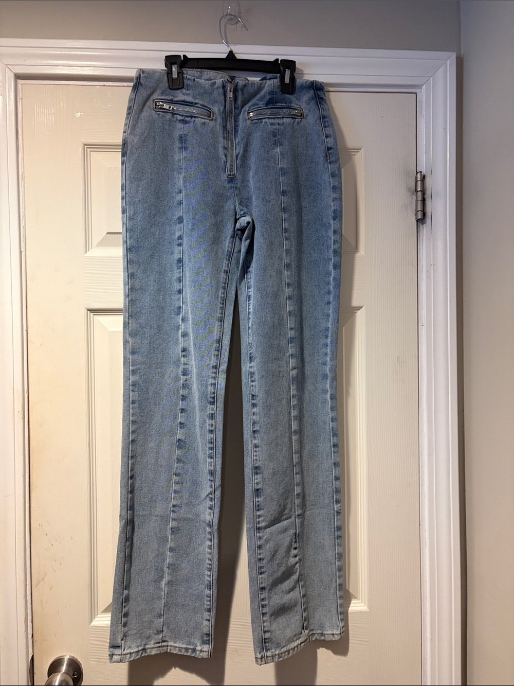 PrettyLittleThing Straight Leg Jeans with Front Zip in Blue 8L